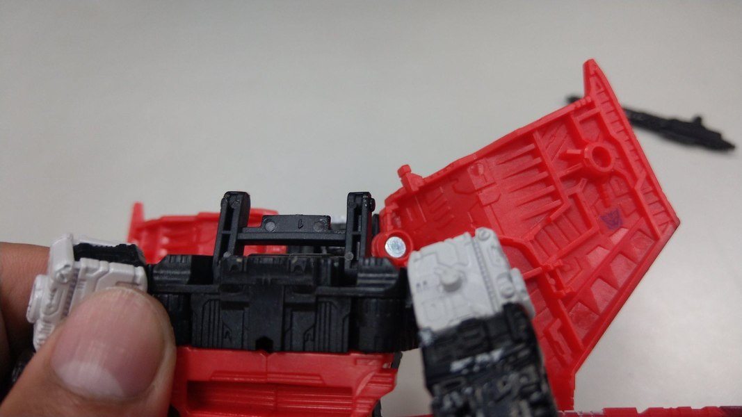 Transformers Generation Selects Red Wing In Hand Images  (19 of 26)